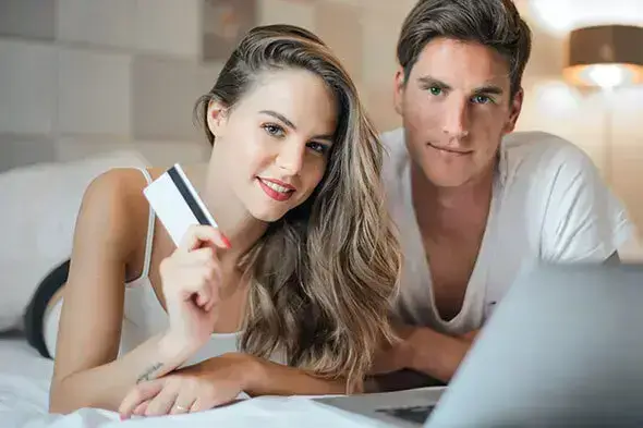 Konsolidace půjček – pár porovnává své stávající úvěry